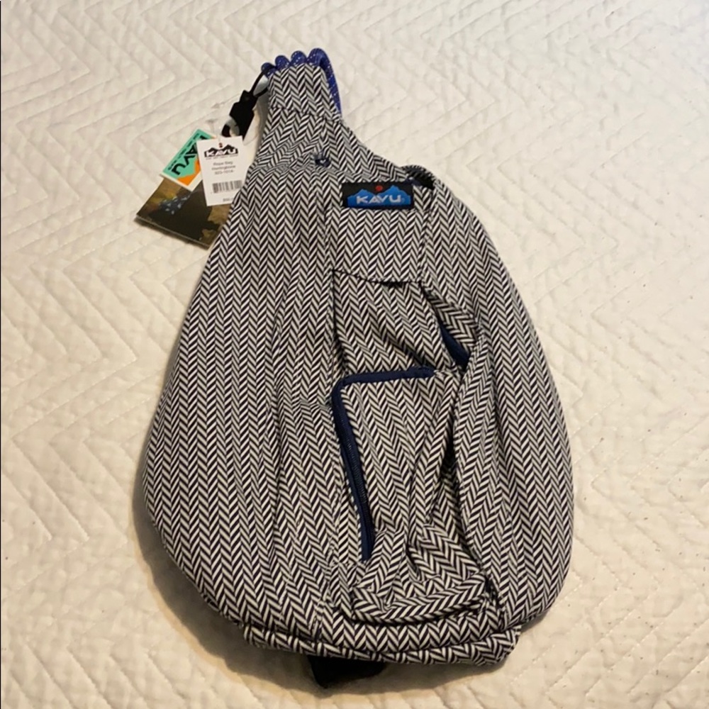NWT kavu rope sling bag navy chevron